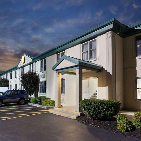 Super 8 By Wyndham Harrisburg Hershey West Buitenkant foto