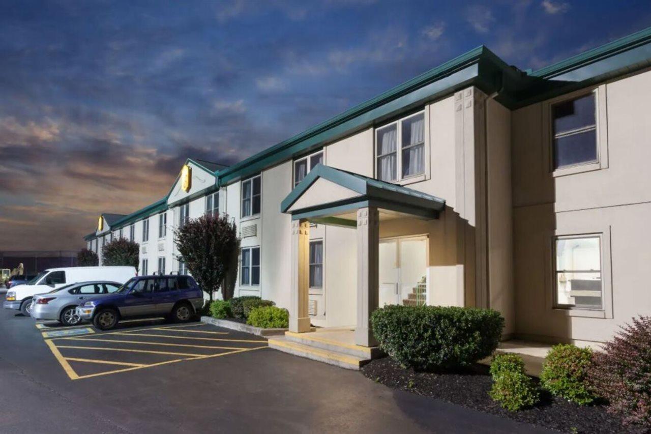 Super 8 By Wyndham Harrisburg Hershey West Buitenkant foto