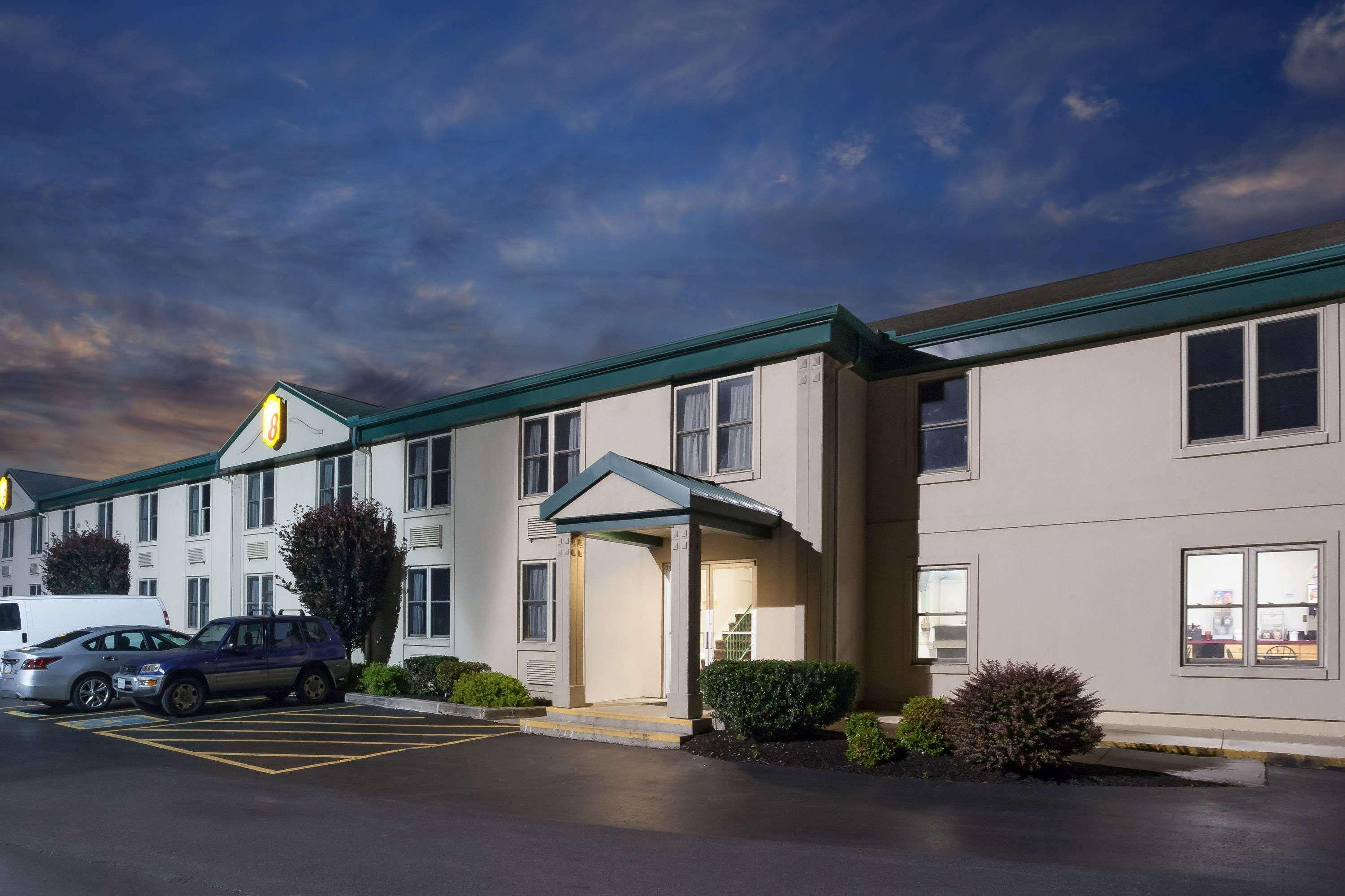 Super 8 By Wyndham Harrisburg Hershey West Buitenkant foto