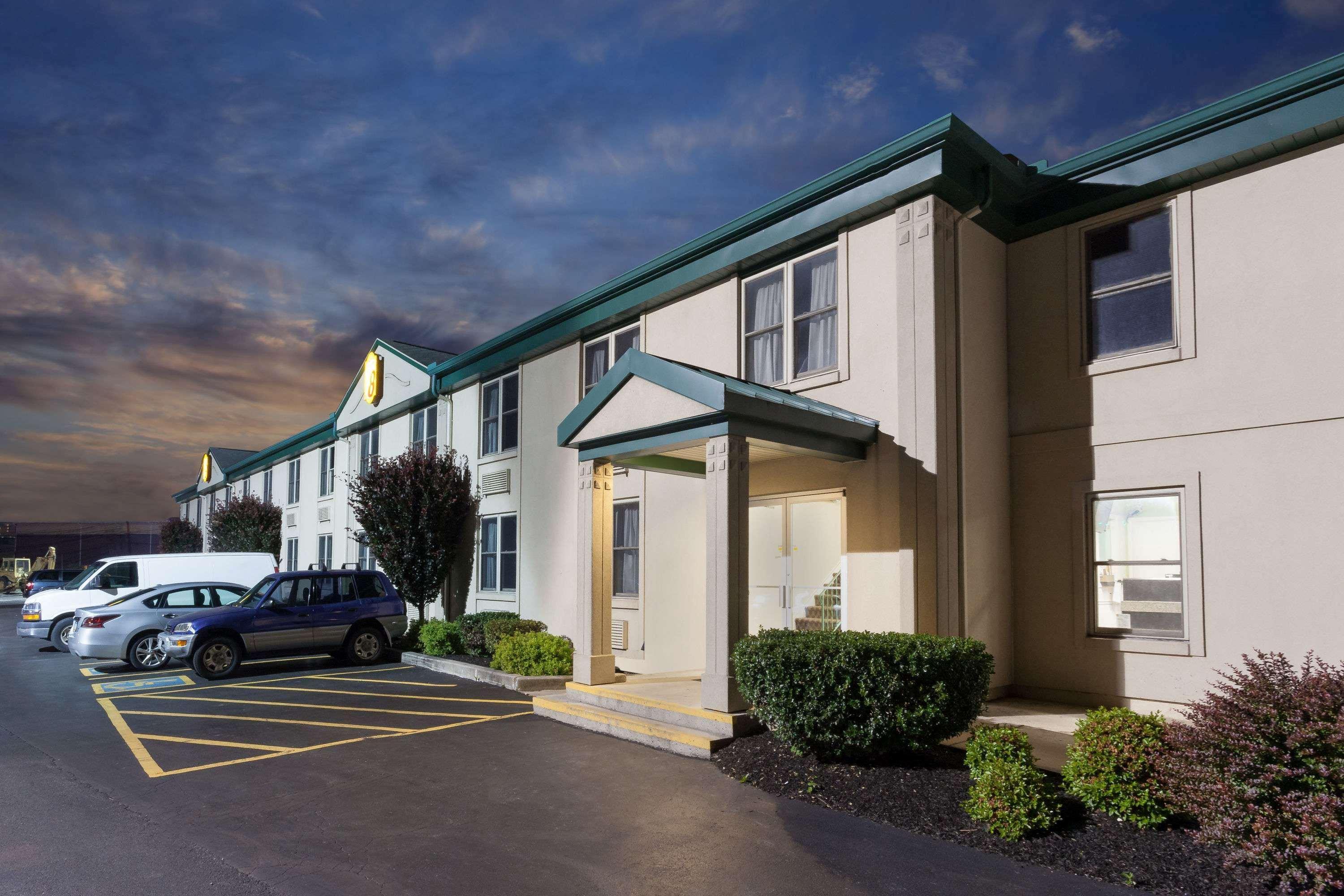 Super 8 By Wyndham Harrisburg Hershey West Buitenkant foto