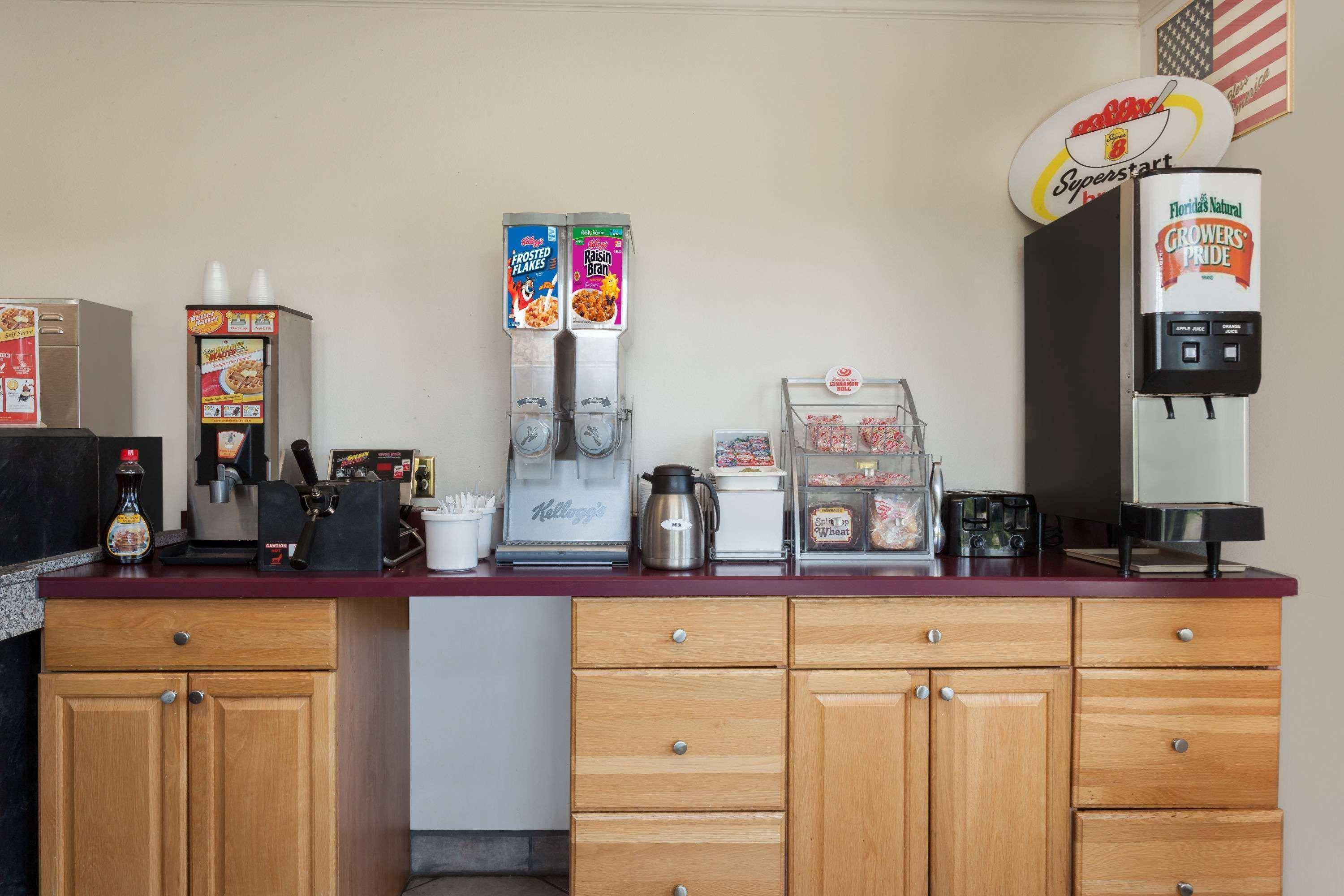 Super 8 By Wyndham Harrisburg Hershey West Buitenkant foto